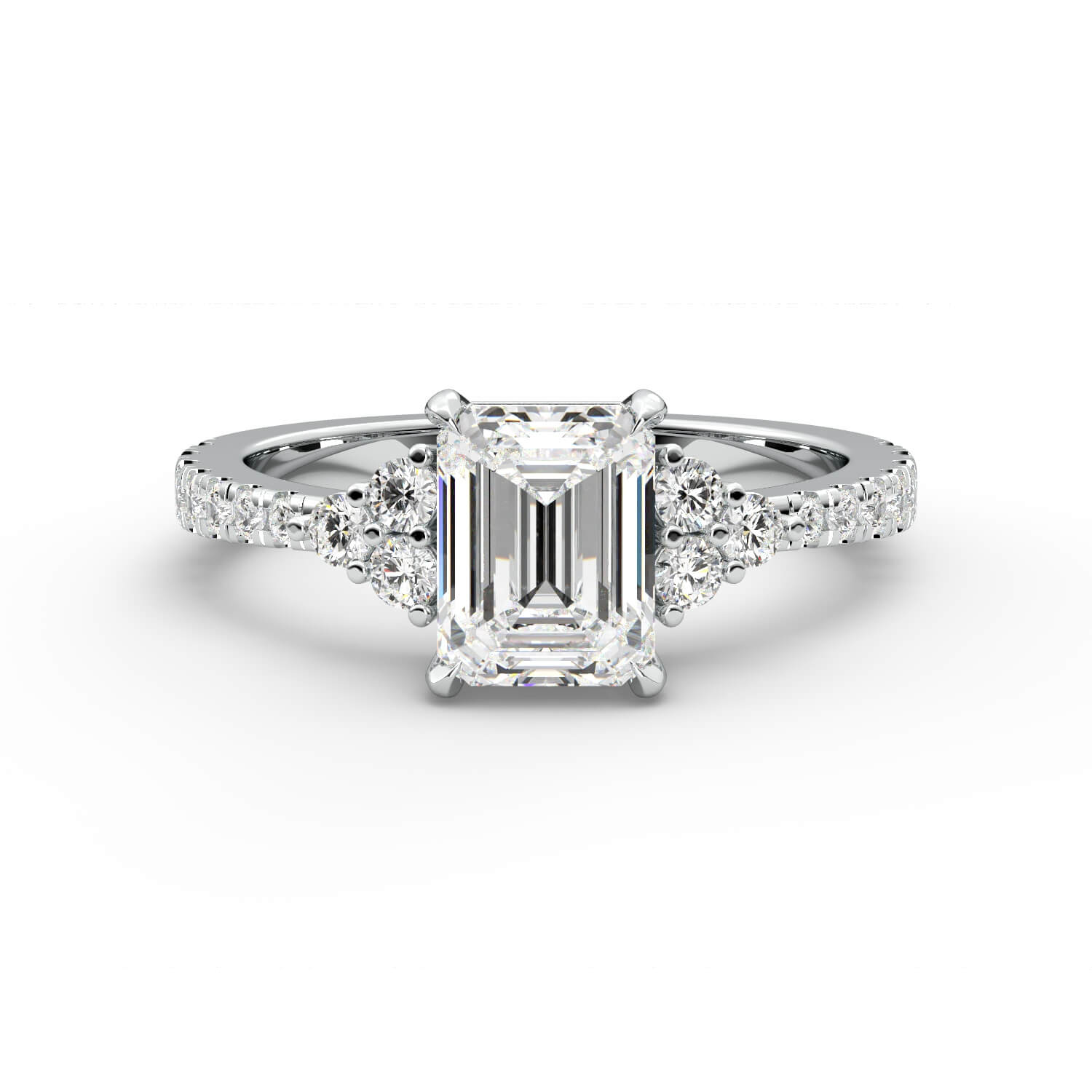 טבעת זהב לבן 14K שלוש אבנים משובץ ביהלום בחיתוך אמרלד עם אבנים בצד